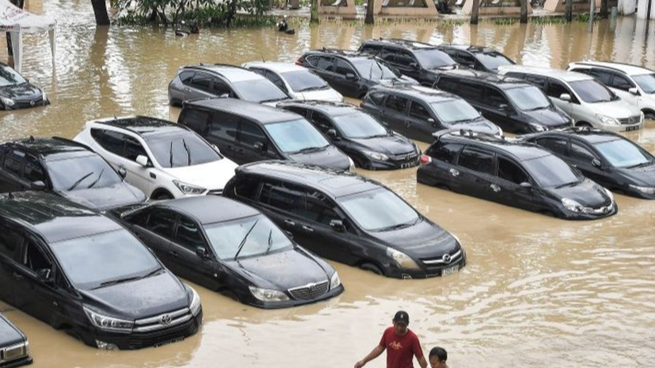 Komponen Mobil Rentan Rusak Akibat Banjir dan Cara Mencegahnya