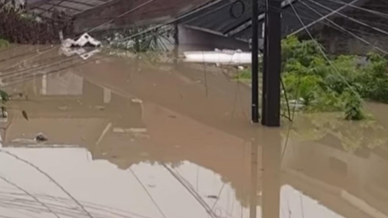 Potret Rumah Orangtua Clarissa Putri Terendam Banjir di Bekasi, Semua Penghuni Rumah Akhirnya Dievakuasi