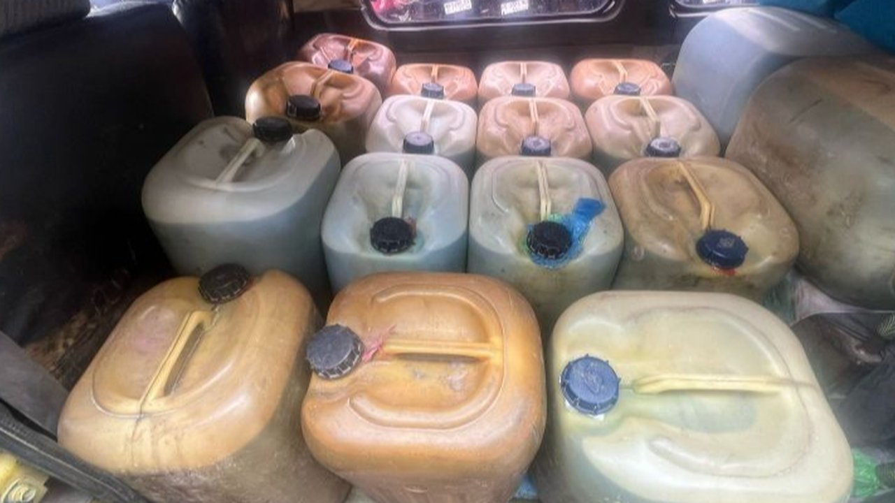 Polres Merangin Jambi berhasil menangkap SR, pelaku penyalahgunaan BBM subsidi jenis Pertalite dengan barang bukti 805 liter BBM yang akan dijual kembali.