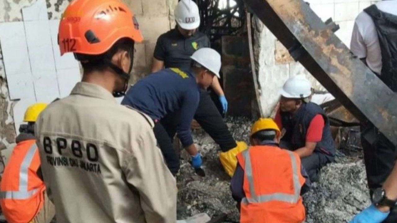 Tim RS Polri akan kembali ke lokasi kebakaran Glodok Plaza untuk mencari potongan tubuh korban dan menyelesaikan identifikasi jenazah pasca-kebakaran yang telah menewaskan sedikitnya enam orang.