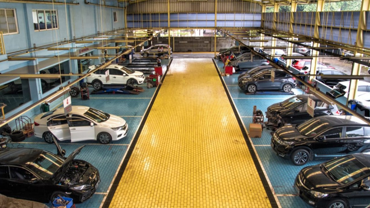 Ilustrasi Bengkel Mobil