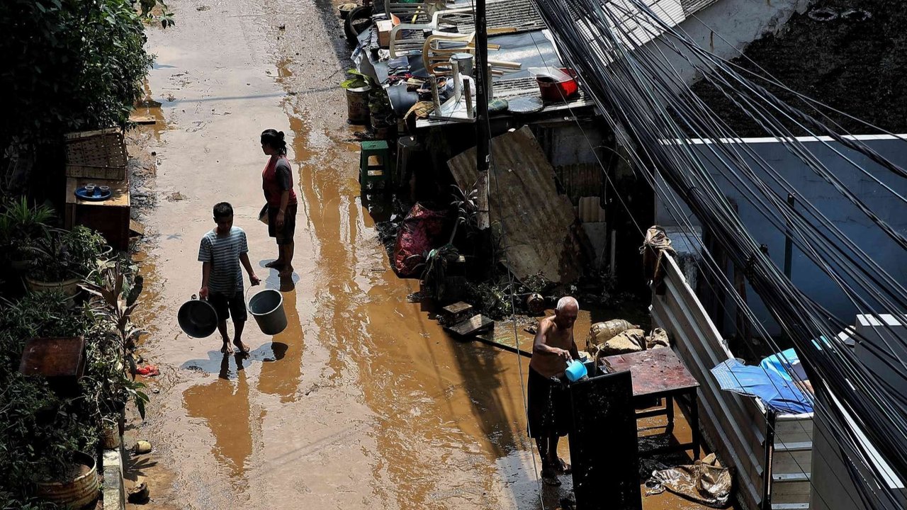 Jangan Khawatir, Begini Tips Efektif Mengeringkan Barang Elektronik yang Terendam Banjir
