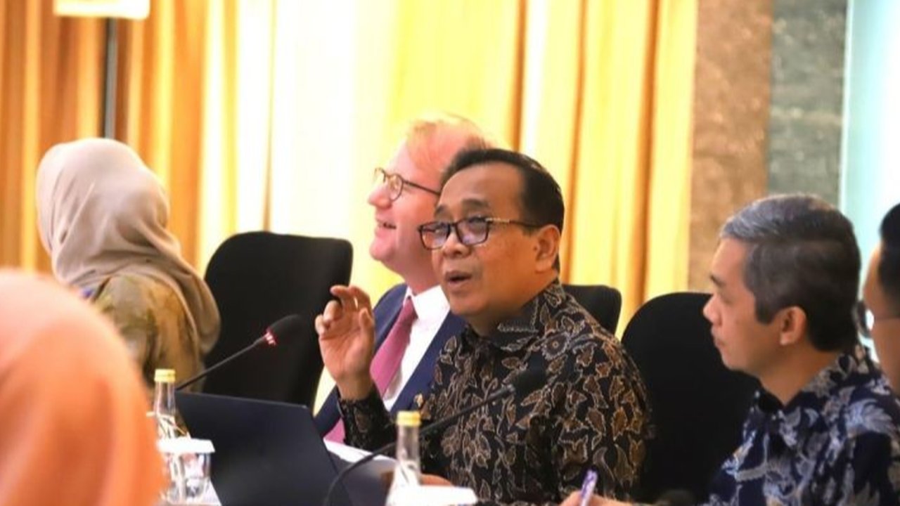 Menko PMK Pratikno menekankan pentingnya kolaborasi pemerintah dan korporasi dalam pembangunan manusia di Indonesia, khususnya dalam menghadapi tantangan era disrupsi teknologi dan pencapaian SDG's.