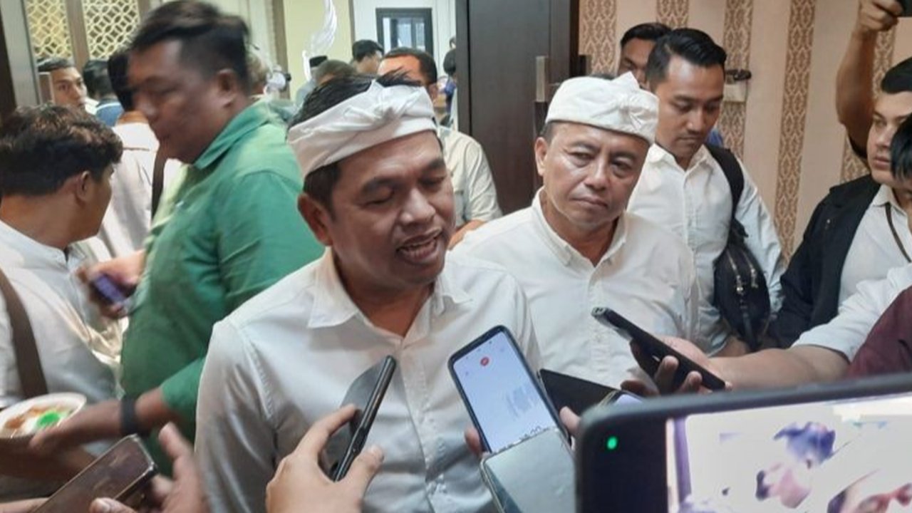 Banjir bandang menerjang Puncak Bogor, mengakibatkan satu korban hilang dan ratusan rumah terendam; BPBD Jabar dan Bogor masih melakukan pencarian.