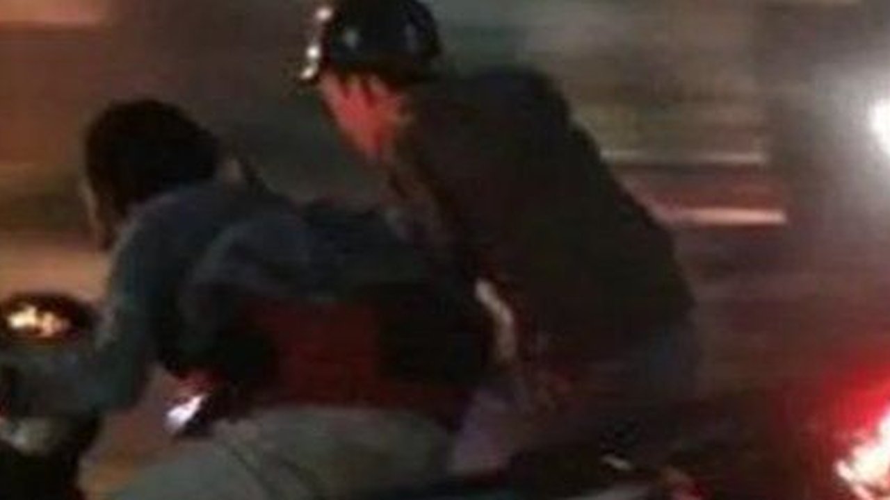 Niat ingin kabur dari kejaran polisi, para bocah yang melakukan balap liar ini malah terjebak lumpur sawah.