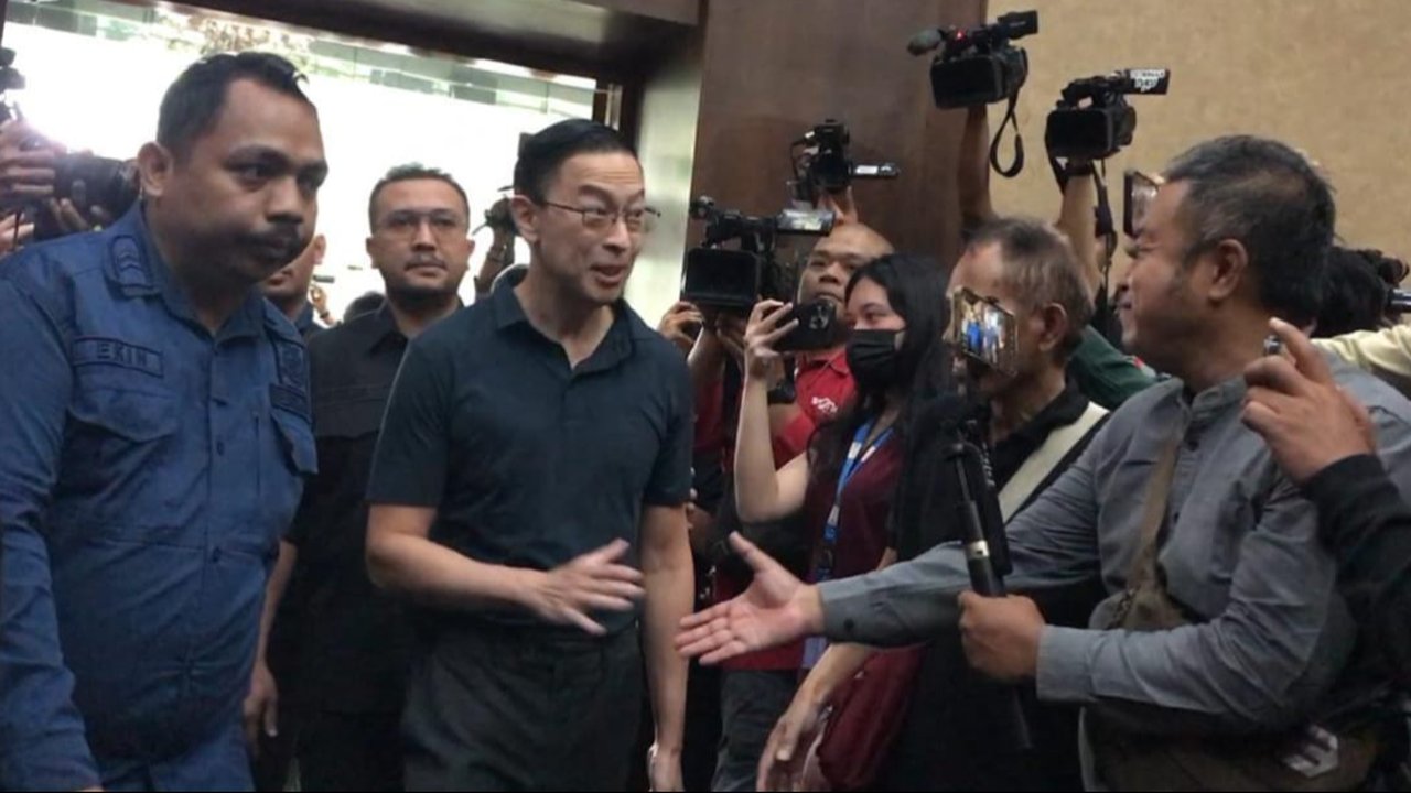 Momen Hakim Tegur Tom Lembong di Sidang Dakwaan Gara-Gara Cara Duduk: Tak Perlu Disilangkan Kakinya