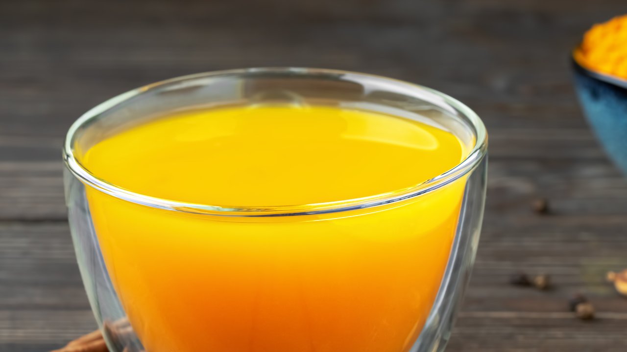 Ilustrasi jamu kunyit asam/Copyright Freepik/ededchechine