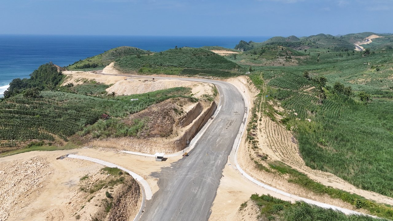Proyek dengan Inovasi Terbaru, Pembangunan Jalan Lintas Selatan Lot 2 PTPP Melampaui Target