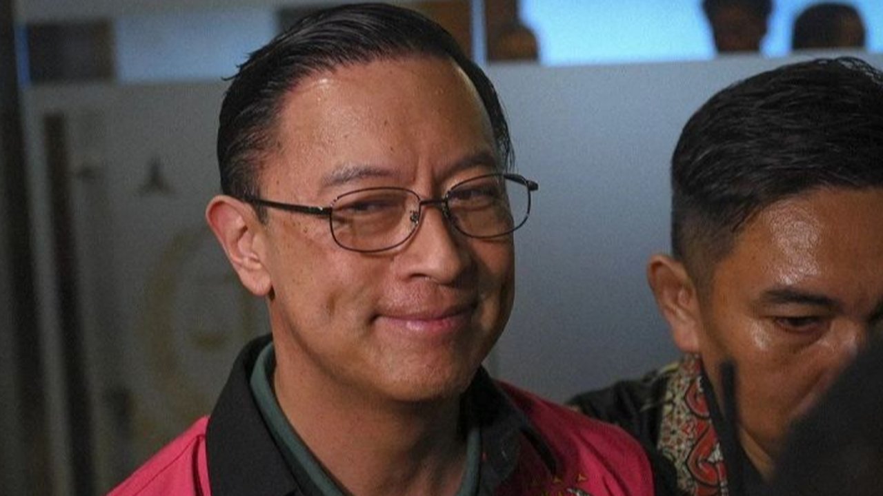 Kejaksaan Agung melimpahkan Tom Lembong dan Charles Sitorus sebagai tersangka kasus korupsi impor gula tahun 2015-2016 yang mengakibatkan kerugian negara sekitar Rp400 miliar kepada Kejari Jakarta Pusat untuk disidangkan.