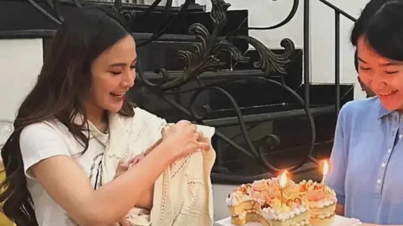 Potret Mahalini Gendong Anak di Ulang Tahunnya. (Sumber: Instagram/moodlini7)