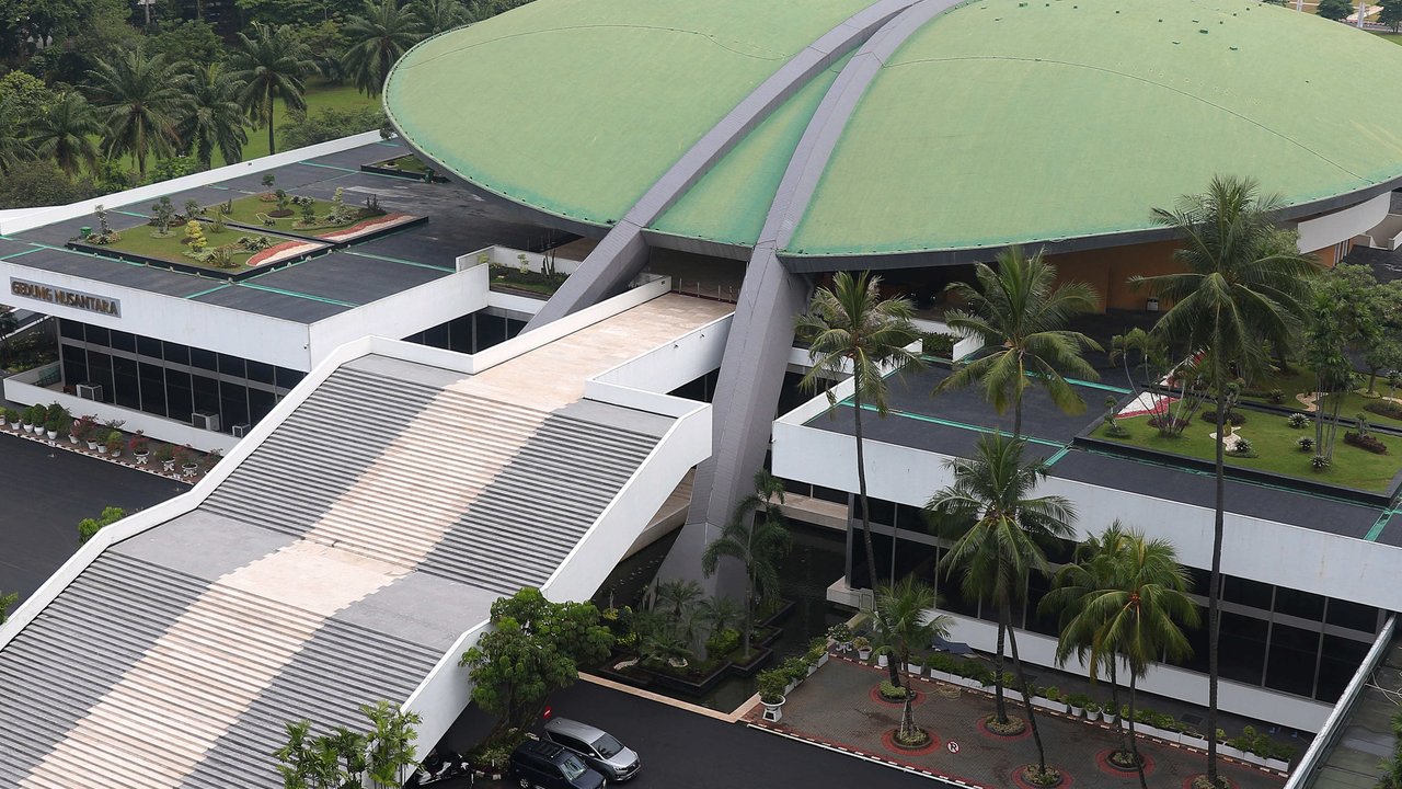 Pemandangan Gedung Nusantara atau Gedung Kura-Kura di Kompleks Parlemen, Senayan, Jakarta, Kamis (19/5/2022). DPR RI menganggarkan Rp 4,5 miliar untuk pengecatan, waterproofing, dan sejumlah komponen terkait dome Gedung Kura-Kura. (Liputan6.com/Angga Yuniar)