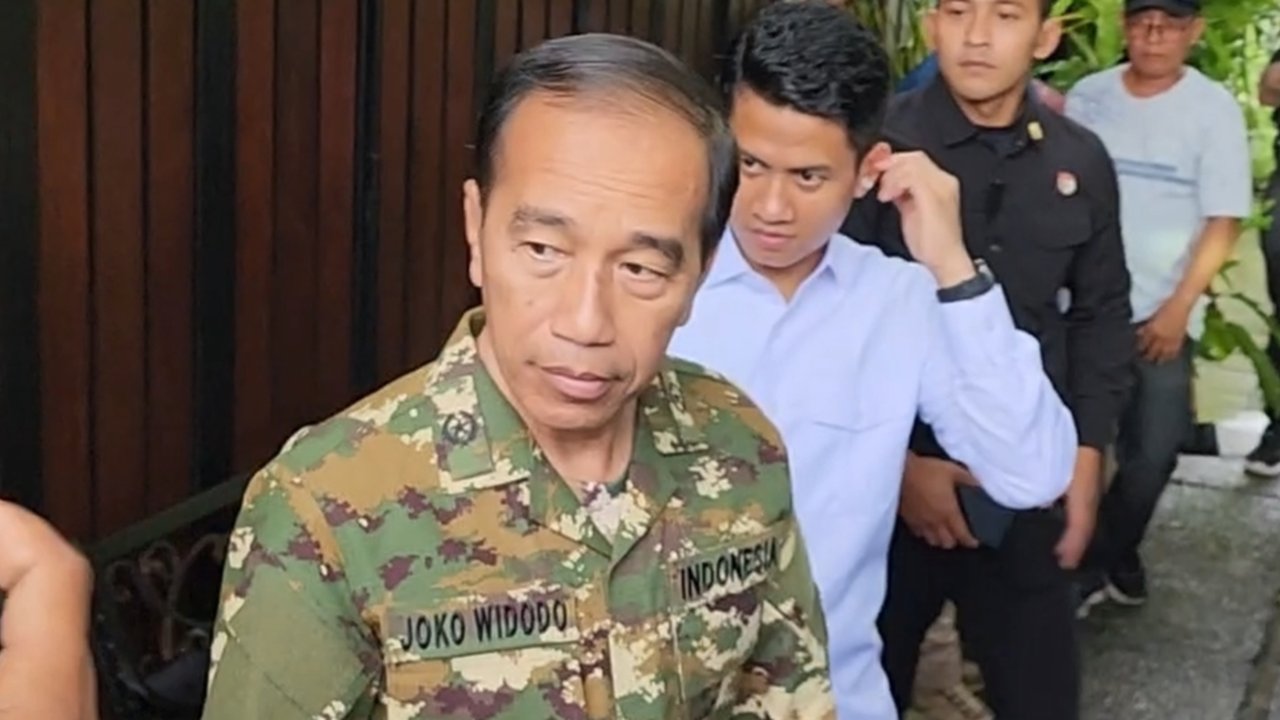 Jokowi Hadiri Parade Senja di Akmil Magelang