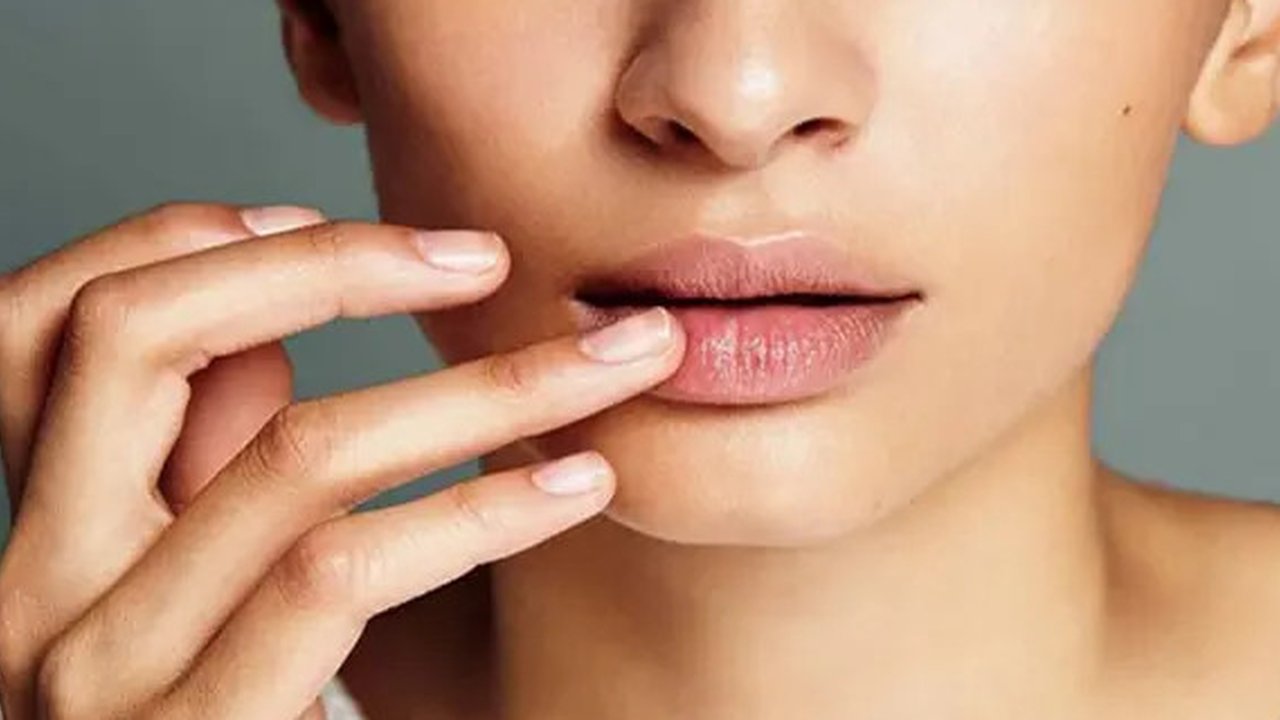 Cara Efektif Mengatasi Bibir Kering Saat Puasa, Jangan Dibiarkan Bisa Bahaya