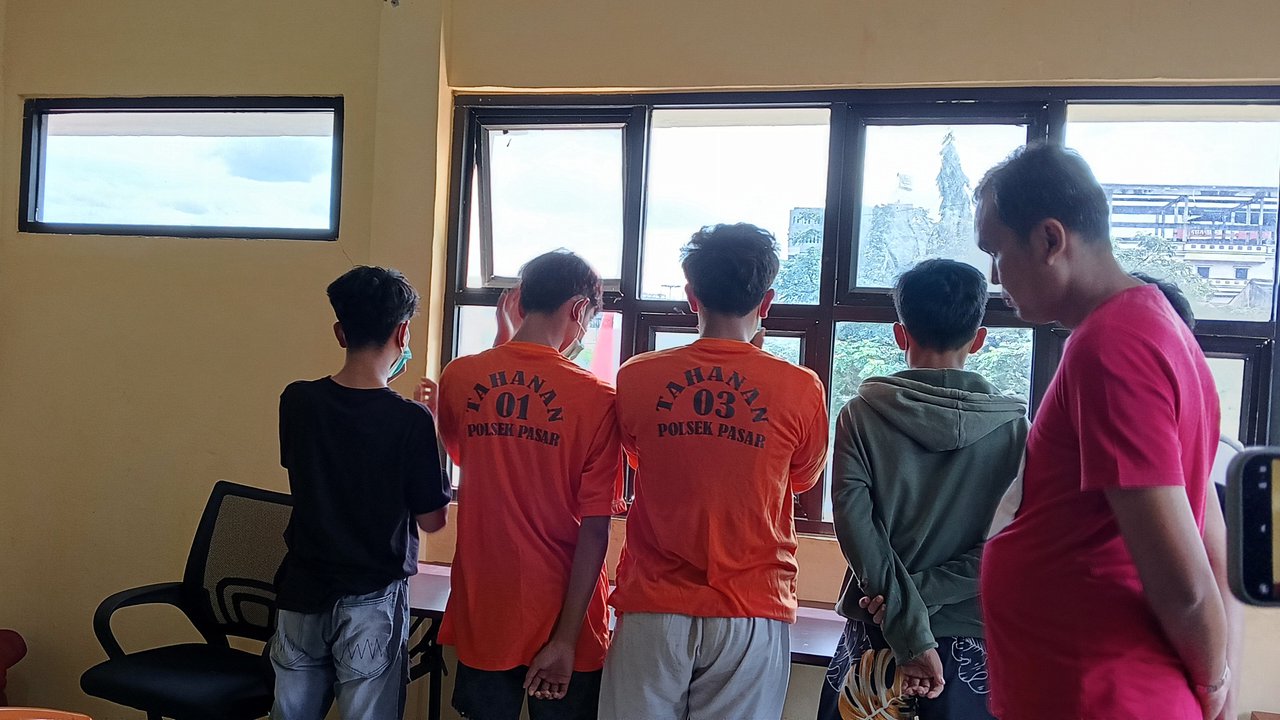 Bukannya Tadarus, Lima Remaja Bersejata Tajam Membabi-buta Serang Masjid