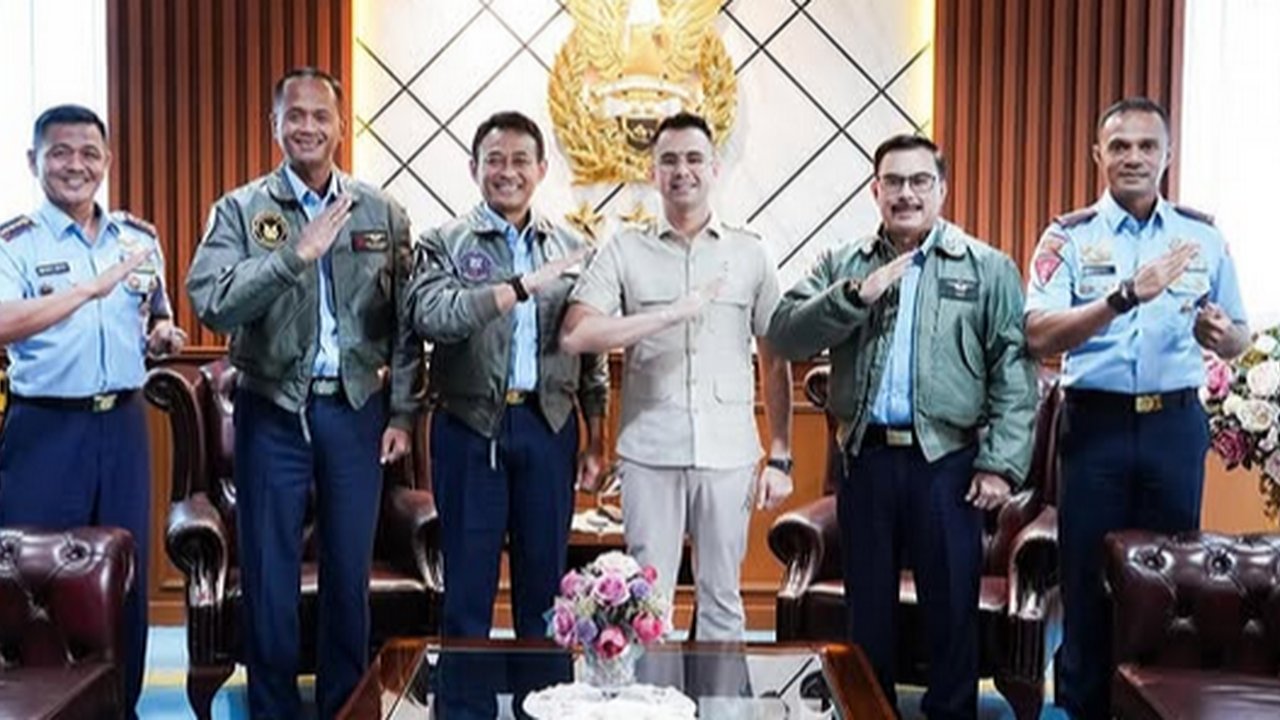Potret Raffi Ahmad Kunjungi Mabes TNI AU, Dipuji Tak Kenal Lelah Demi Generasi Muda Maju dan Berkembang