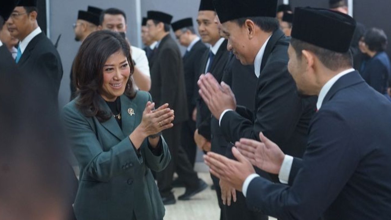 Menteri Komunikasi dan Informatika Meutya Hafid melantik 11 pejabat eselon II baru di Kemkominfo untuk meningkatkan efisiensi dan percepatan transformasi digital nasional.