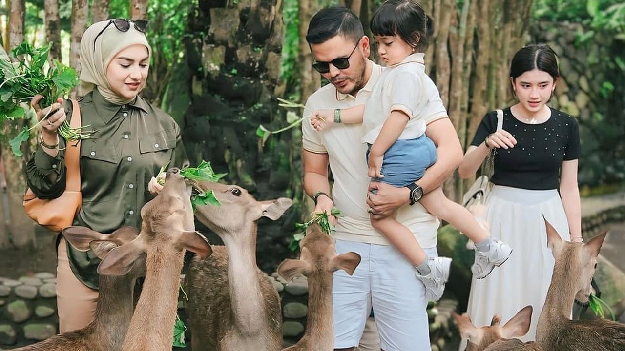 Disebut Makin Mirip, Potret Irish Bella & Haldy Sabri di Jepang - Nikmati Liburan Musim Dingin Penuh Salju