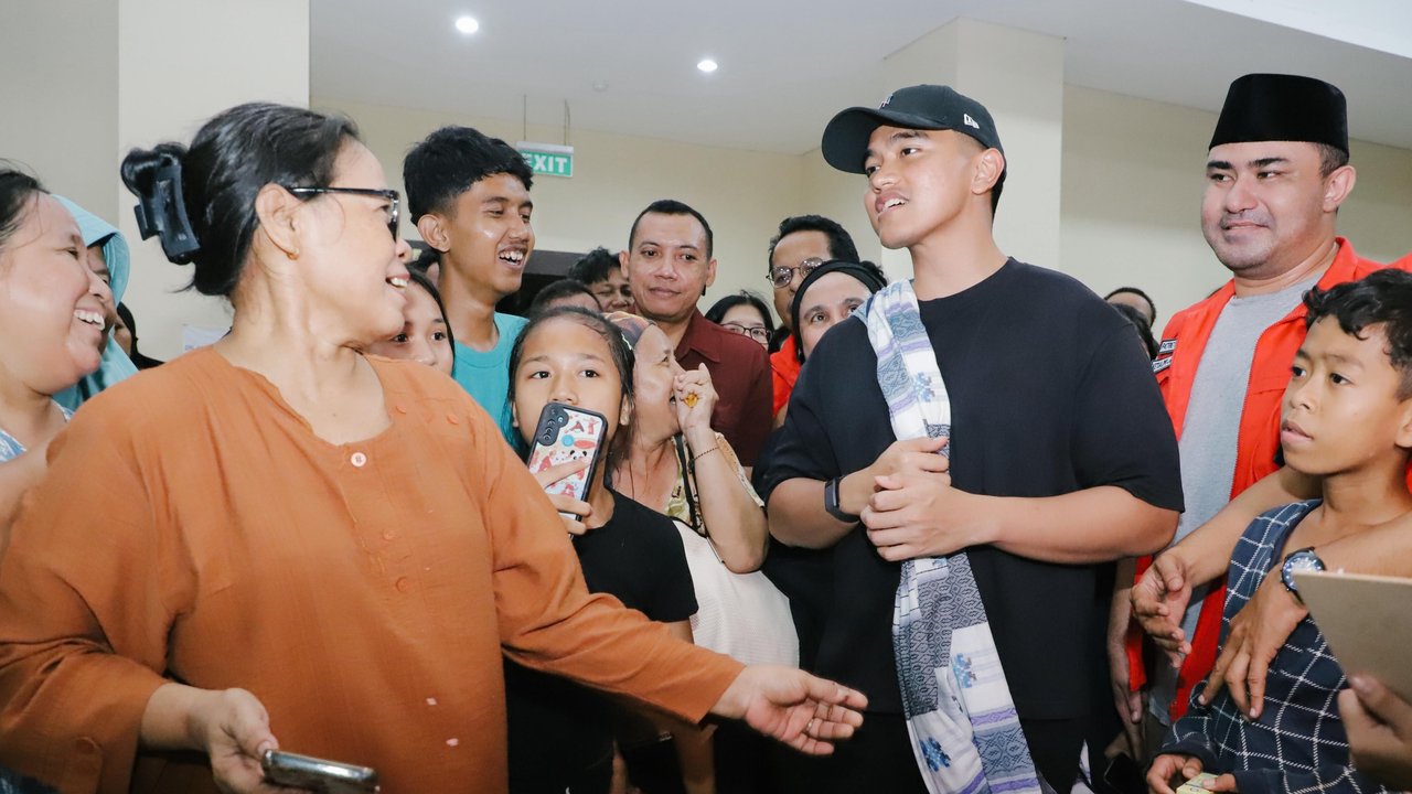 Kaesang Pangarep Sambangi Korban Banjir di Pancoran