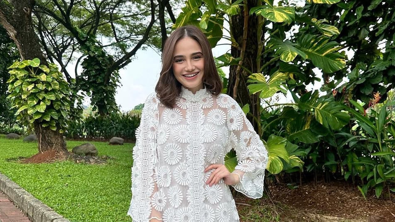 Potret Syifa Hadju Kenakan Long Dress (credit: instagram/syifahadju)