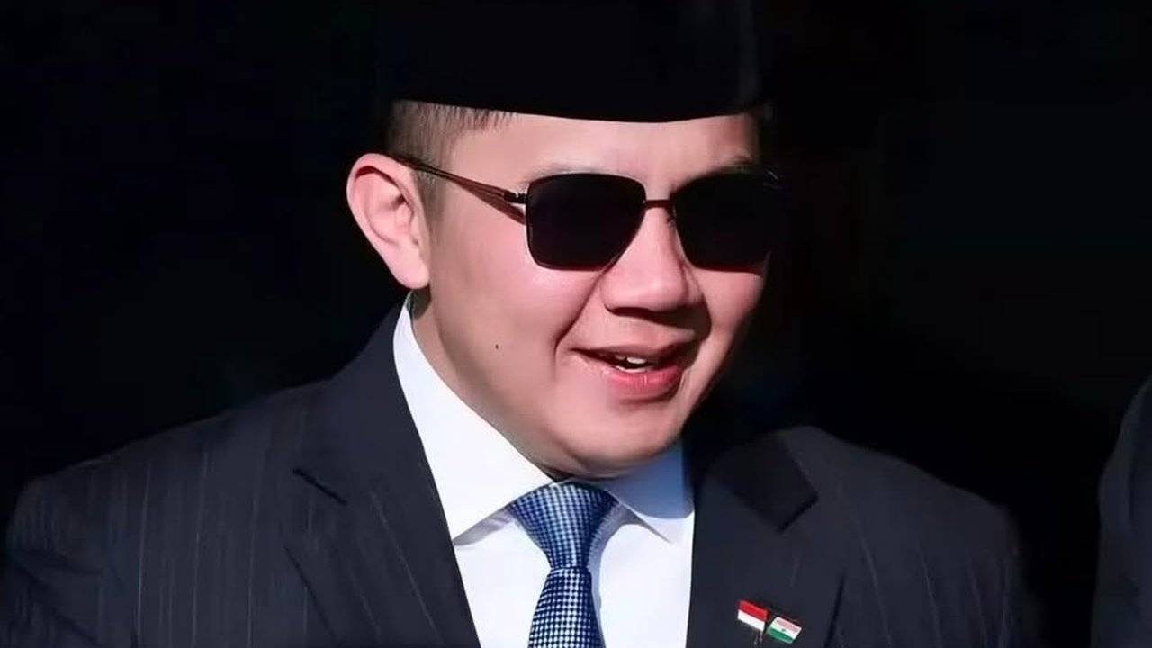 VIDEO: Seskab Teddy Naik Pangkat Jadi Letkol, Kena Skakmat Jenderal TNI PDIP