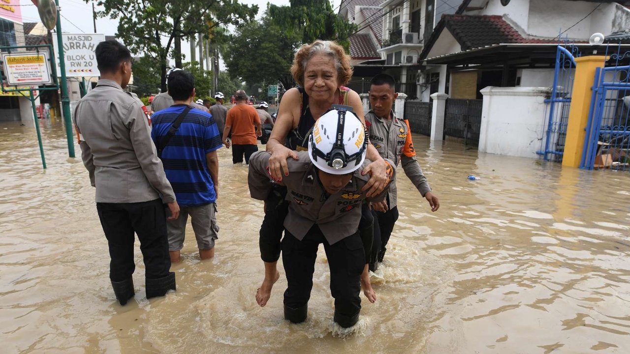Laporan BNPB soal Bencana di Indonesia: Banjir Kota Bekasi Surut, Sebagian Provinsi Riau Masih Terendam