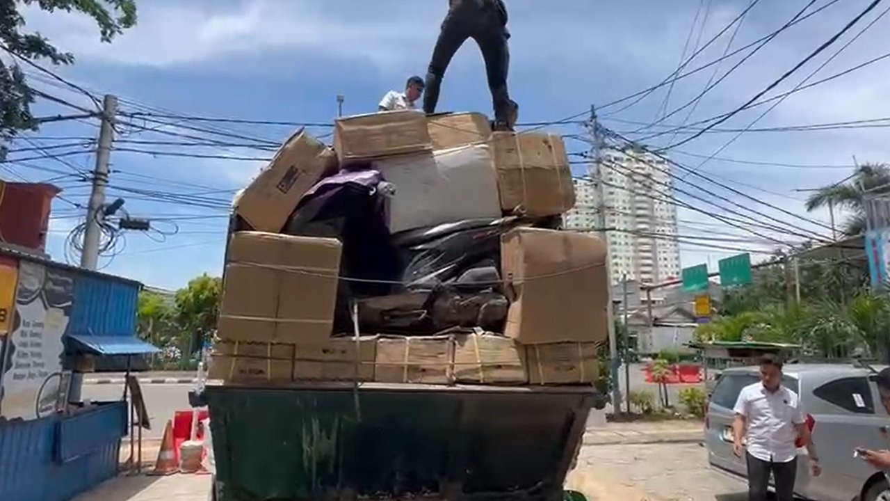 Kirim Motor Curian ke Bengkulu dengan Modus Tumpukan Buku, Sopir Truk Diciduk Polisi