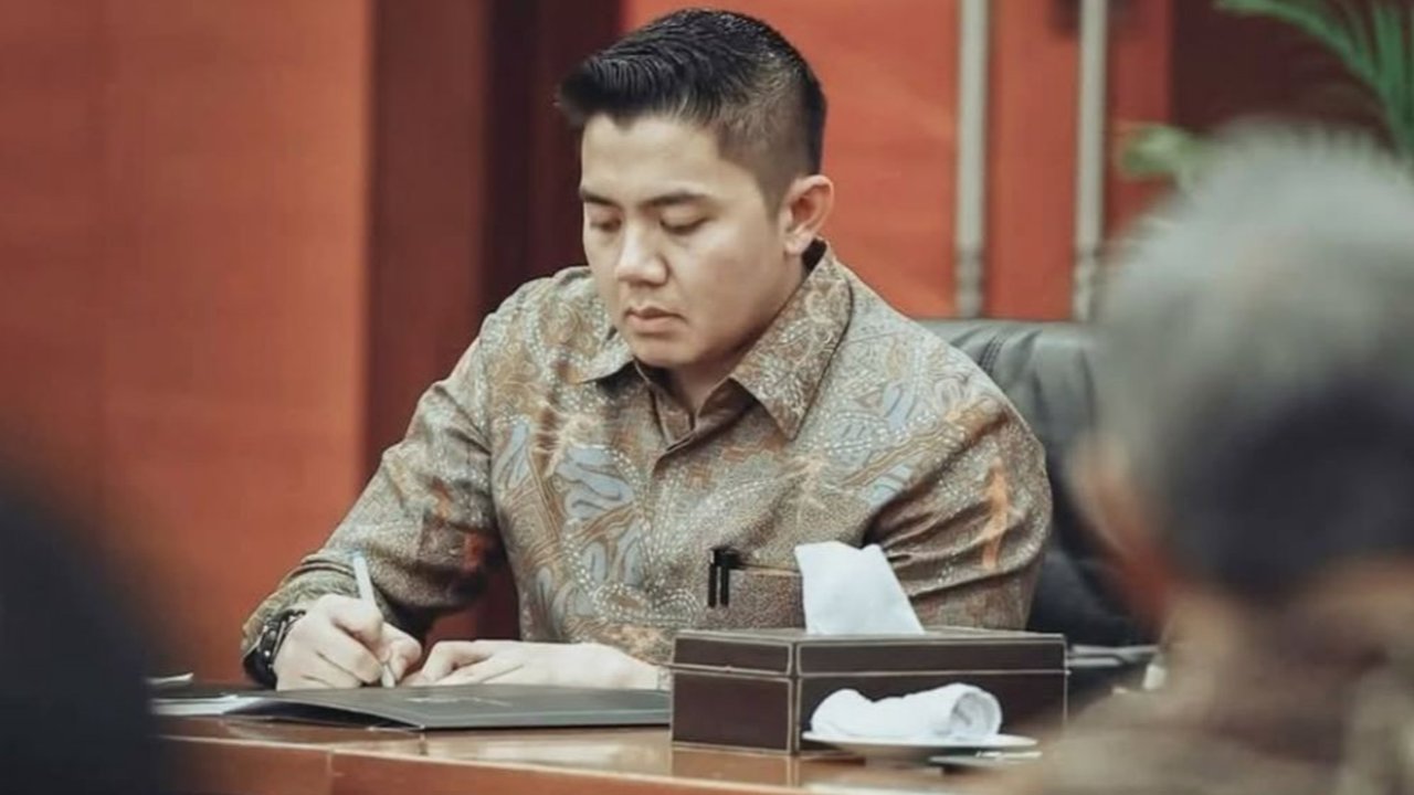 Kantongi Kekayaan dengan Total Rp15,3 Miliar, Ini Koleksi Mobil Mewah Teddy Indra Wijaya Seskab Prabowo