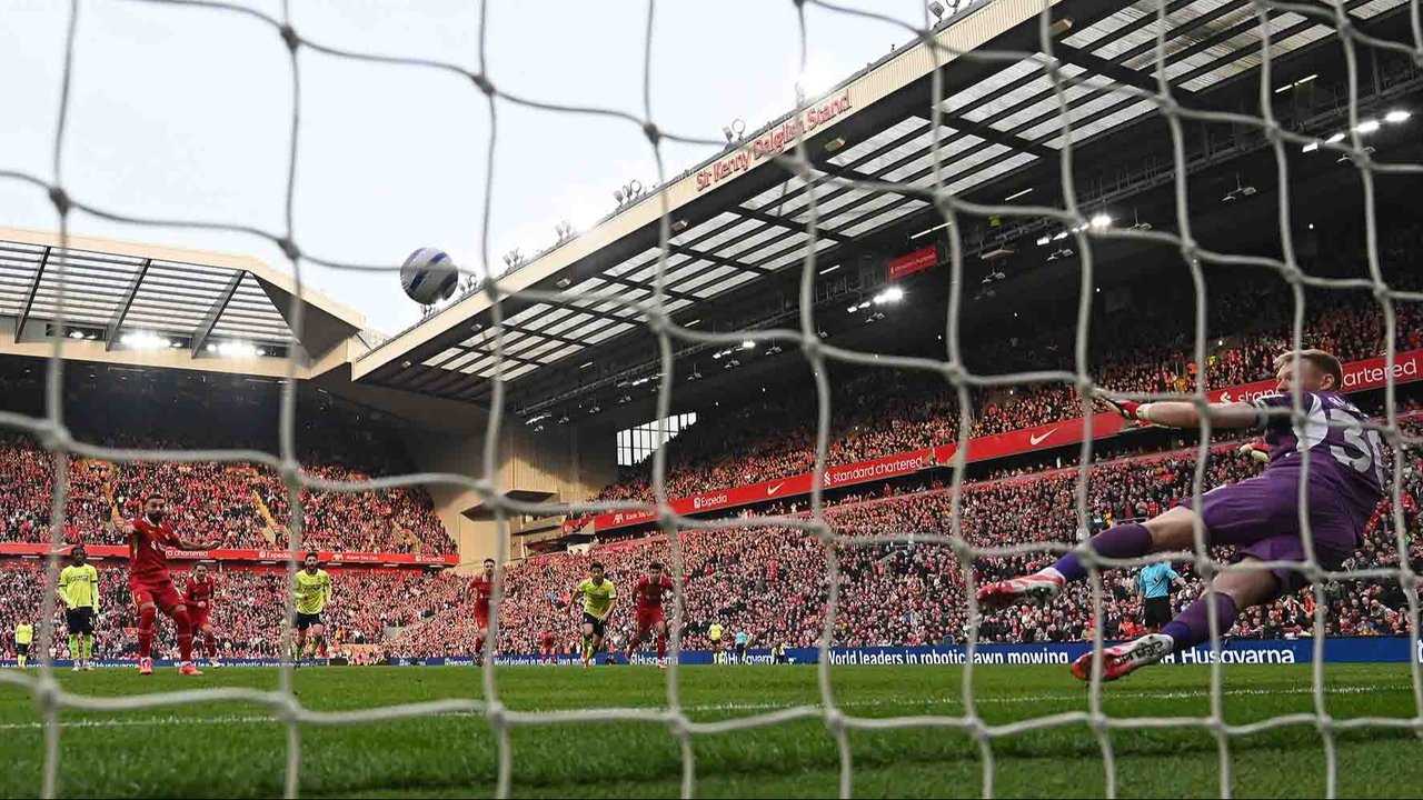 Penyerang Liverpool asal Mesir Mohamed Salah saat pertandingan sepak bola Liga Primer Inggris antara Liverpool dan Southampton di Anfield di Liverpool, Inggris, (08/03/2025).