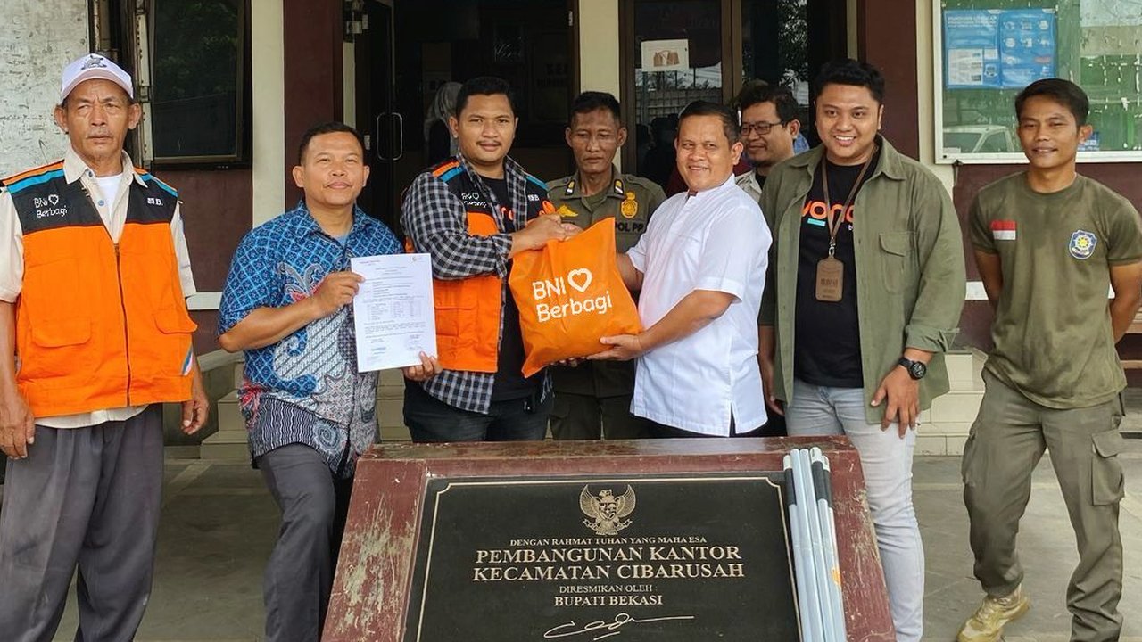 Ribuan Sembako hingga Alat Kebersihan Disalurkan untuk Korban Banjir Bekasi
