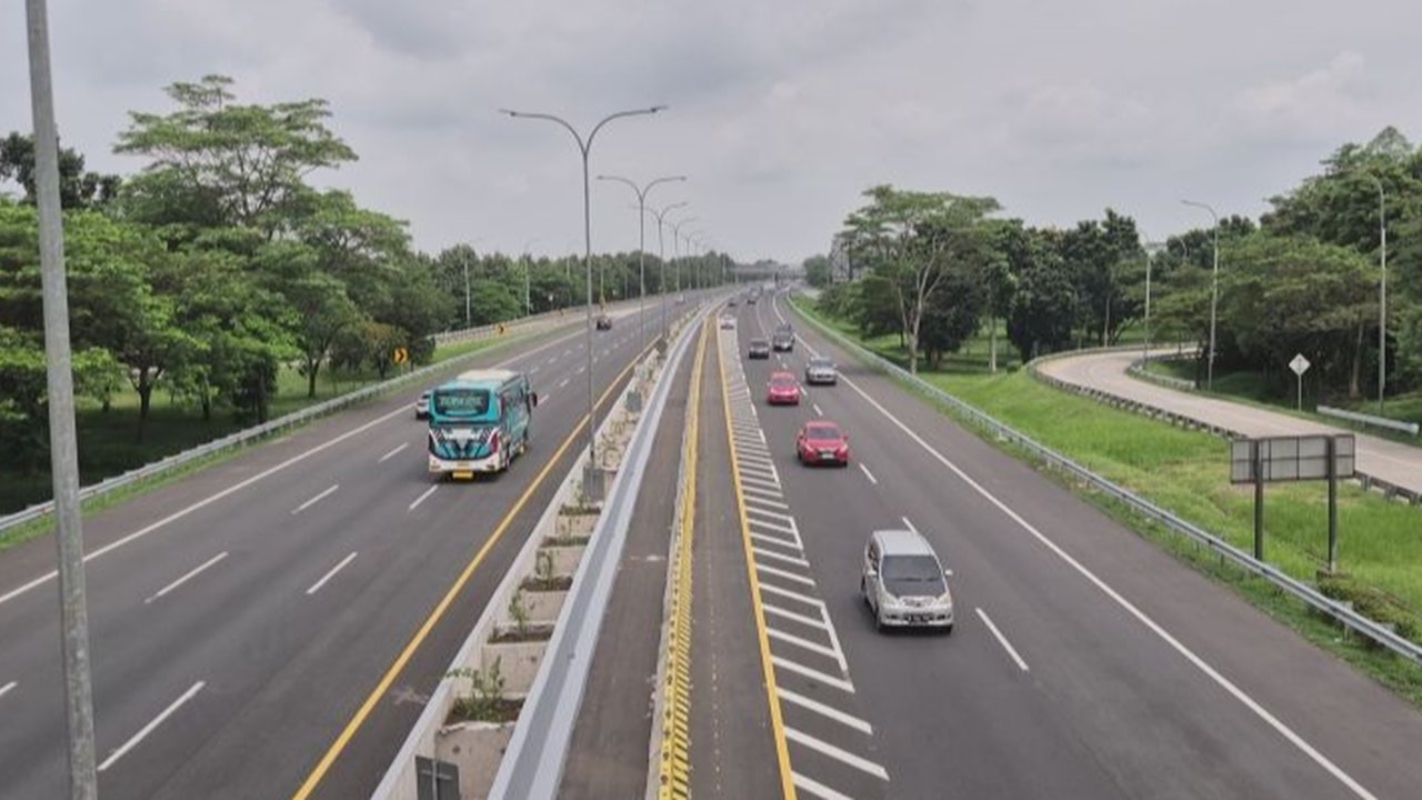 Hari Kedua Lebaran, Contraflow Diberlakukan dari Km 55 Sampai Km 65 di Ruas Tol Jakarta-Cikampek