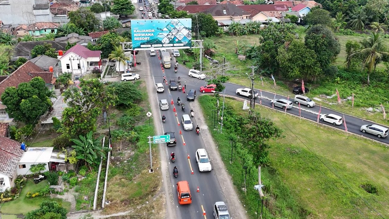 Antisipasi Kemacetan, Polres Lampung Selatan Terapkam Sistem One Way Menuju Tempat Wisata