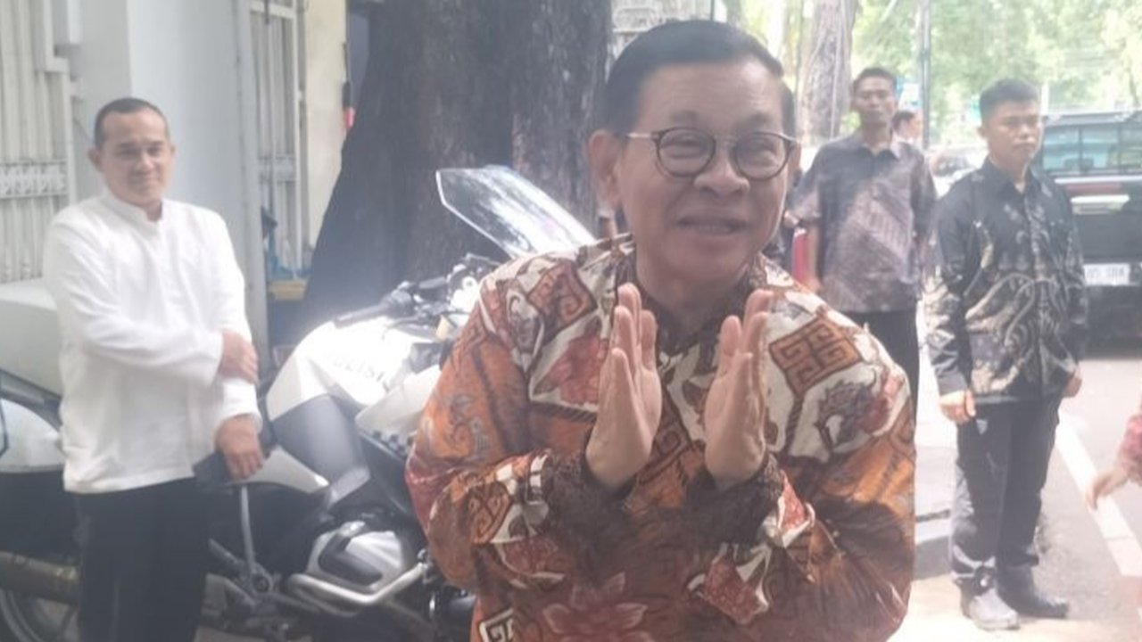 Gubernur DKI Jakarta, Pramono Anung, meresmikan Balai Warga pertama di Ciganjur, Jaksel, sebagai wujud janji kampanye untuk menyediakan tempat kegiatan warga yang terjangkau dan gratis.