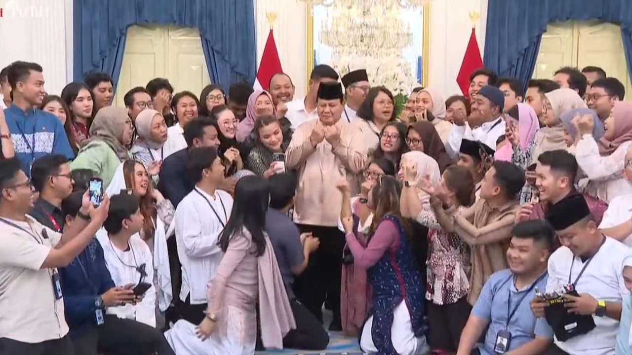 VIDEO: Tawa Prabowo Ikut Tren Joget Velocity Bareng Wartawan Istana