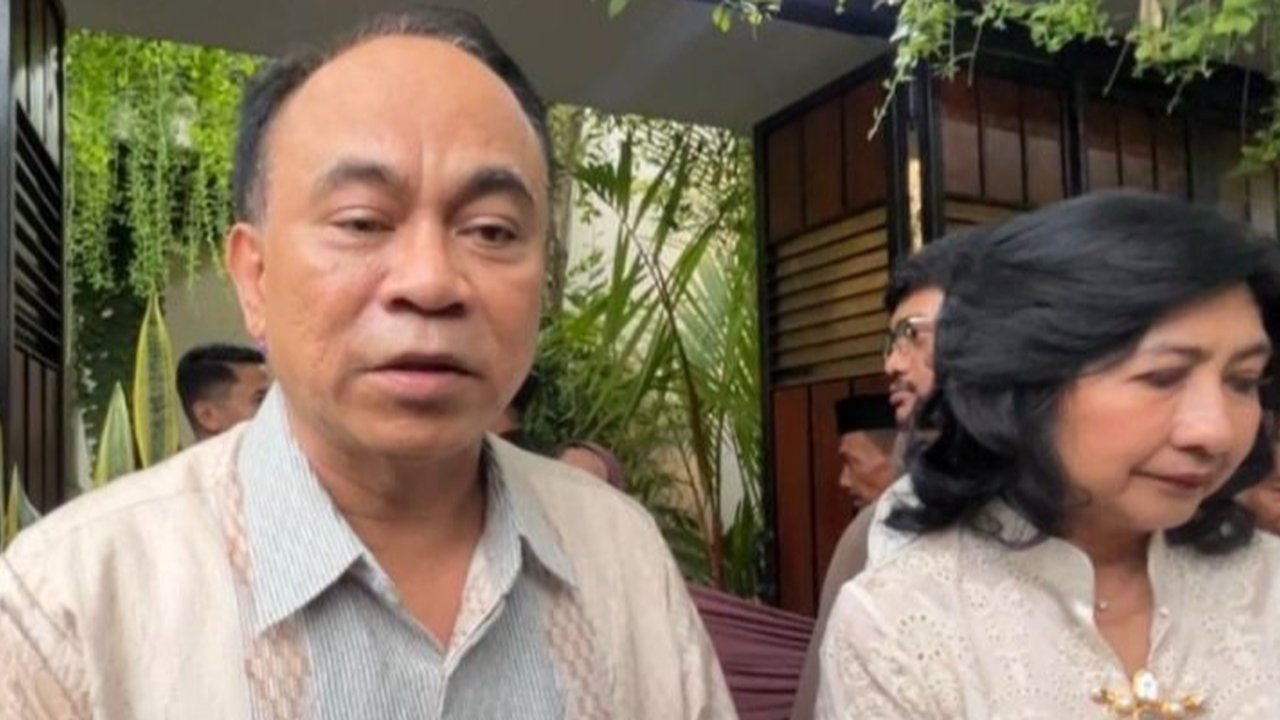 Menkop Budi Arie Setiadi mengunjungi Jokowi di Solo pada hari kedua Idul Fitri, membahas program pemberantasan rentenir dan silaturahmi Lebaran, tanpa membahas politik.