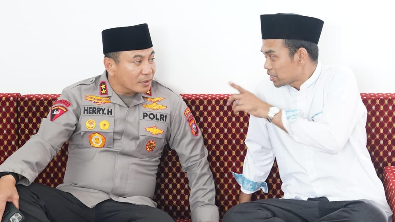Kala Jenderal Polisi Saling Berbalas Pantun dengan Ustaz Abdul Somad