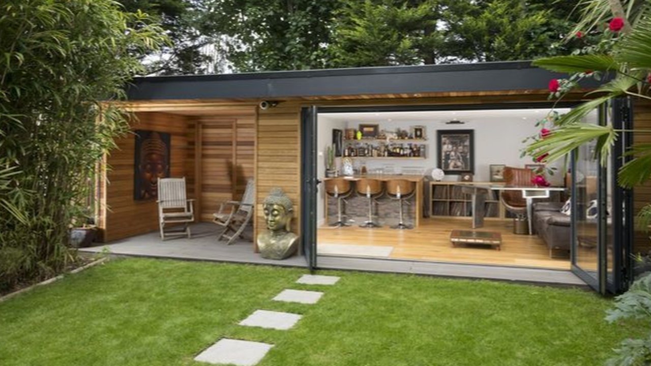 Rumah dengan halaman luas (Foto: Pinterest/Clare Dean)