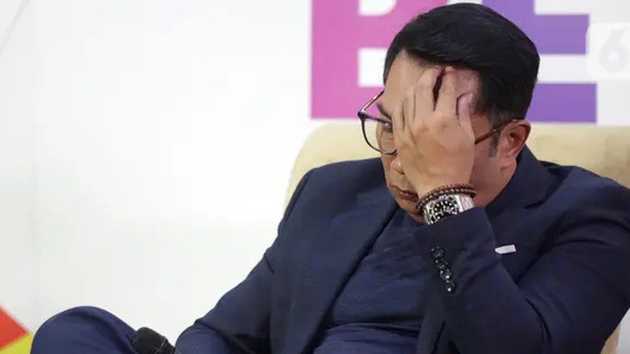 KPK menggeledah rumah Ridwan Kamil terkait penyidikan kasus dugaan korupsi proyek iklan di Bank BJB, dengan lima tersangka telah ditetapkan.