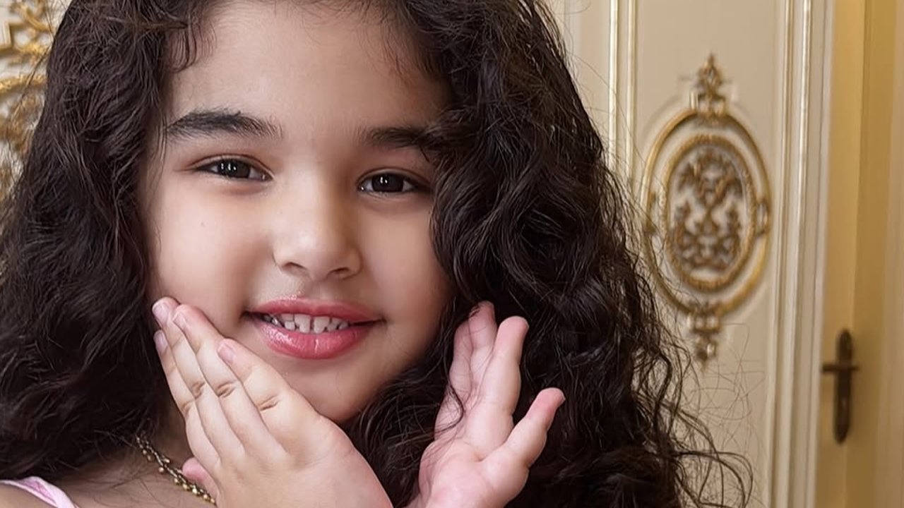 Ayang Anak Tasya Farasya Beri Tutorial Makeup Jadi Princess Aurora, Sudah Jago Tanpa Pakai Cermin