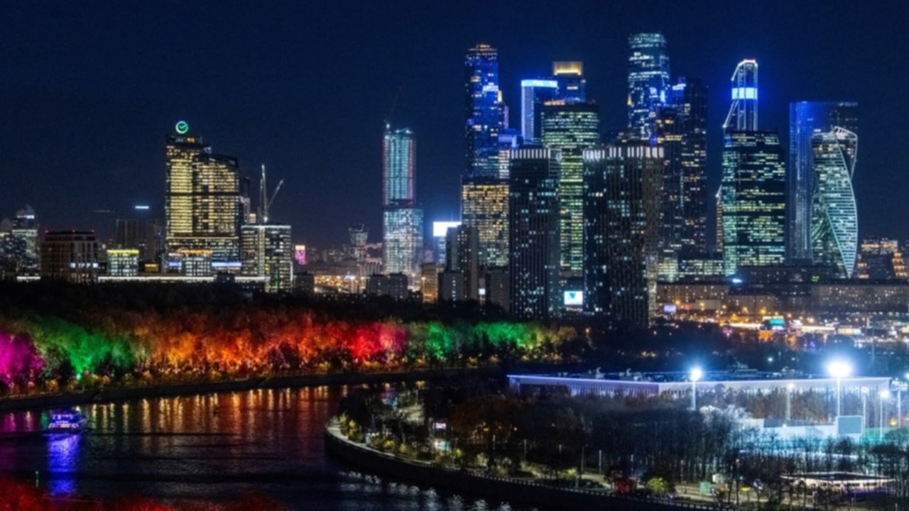 Kementerian Pertahanan Rusia melaporkan bahwa pertahanan udara mereka tersebut berhasil menghancurkan 36 drone lainnya di wilayah Rusia Barat dalam waktu tiga jam pada Minggu.