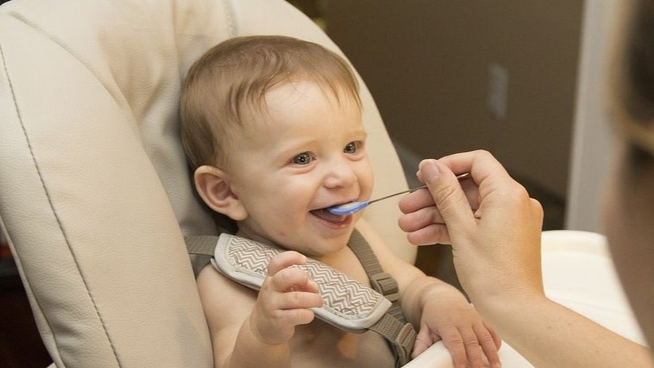 anak makan