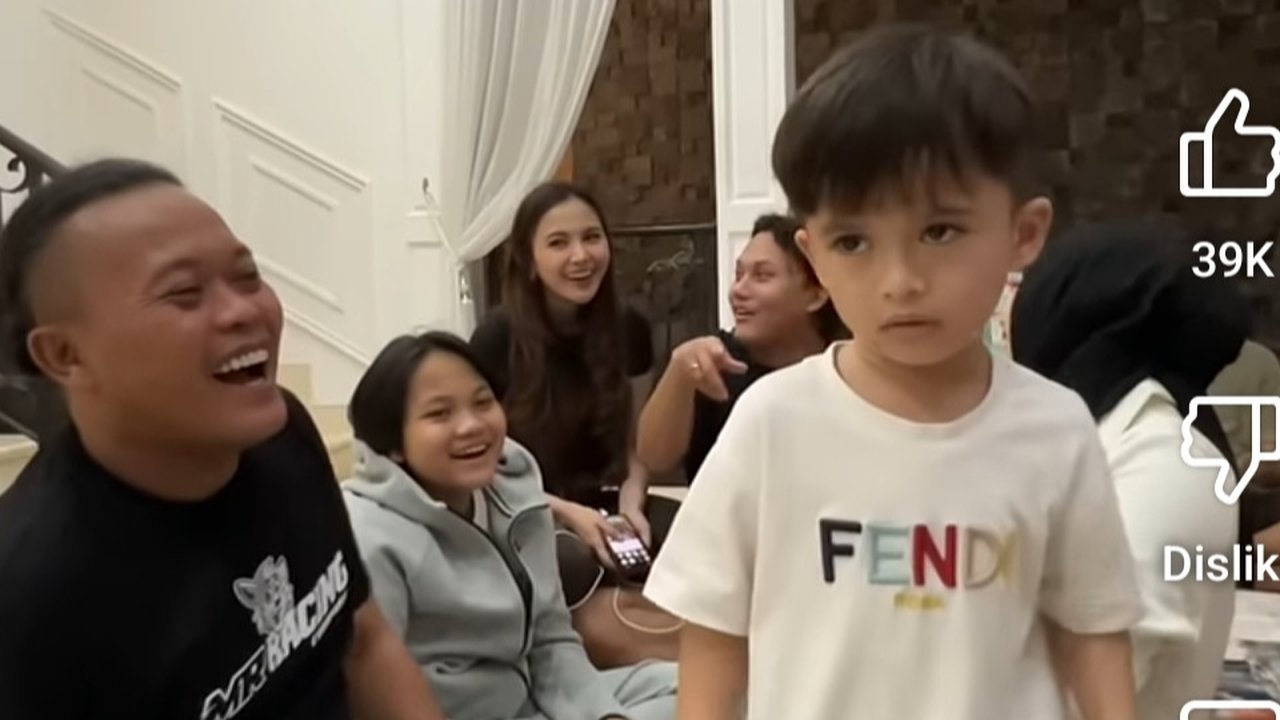 Lucunya Tingkah Adzam Larang Sule Cium Baby Selina, Pas Dirinya Dikecup Sang Ayah Langsung Bilang Gatal