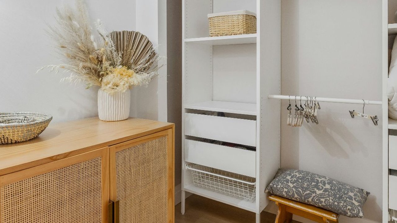 Tips Menghilangkan Jamur pada Lemari