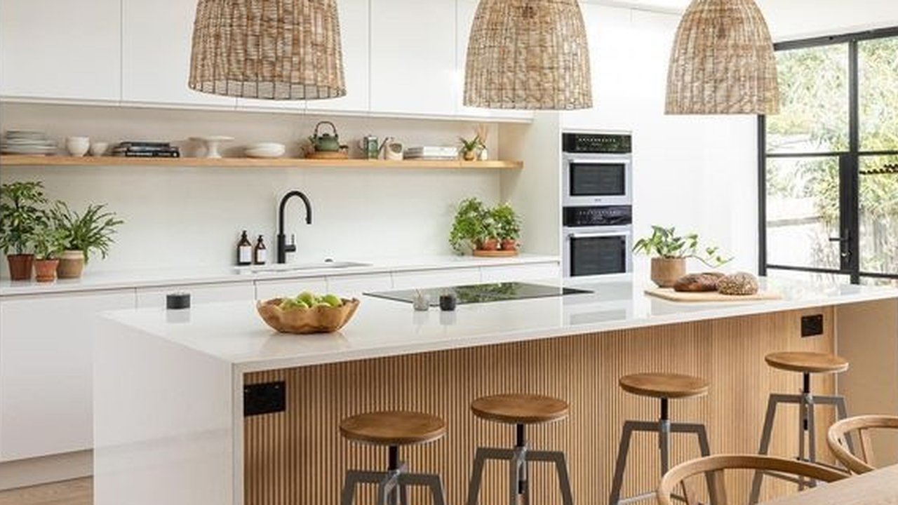 Dapur Minimalis Gaya Scandinavian Chic (Credit: Pinterest/Lynn Clark)