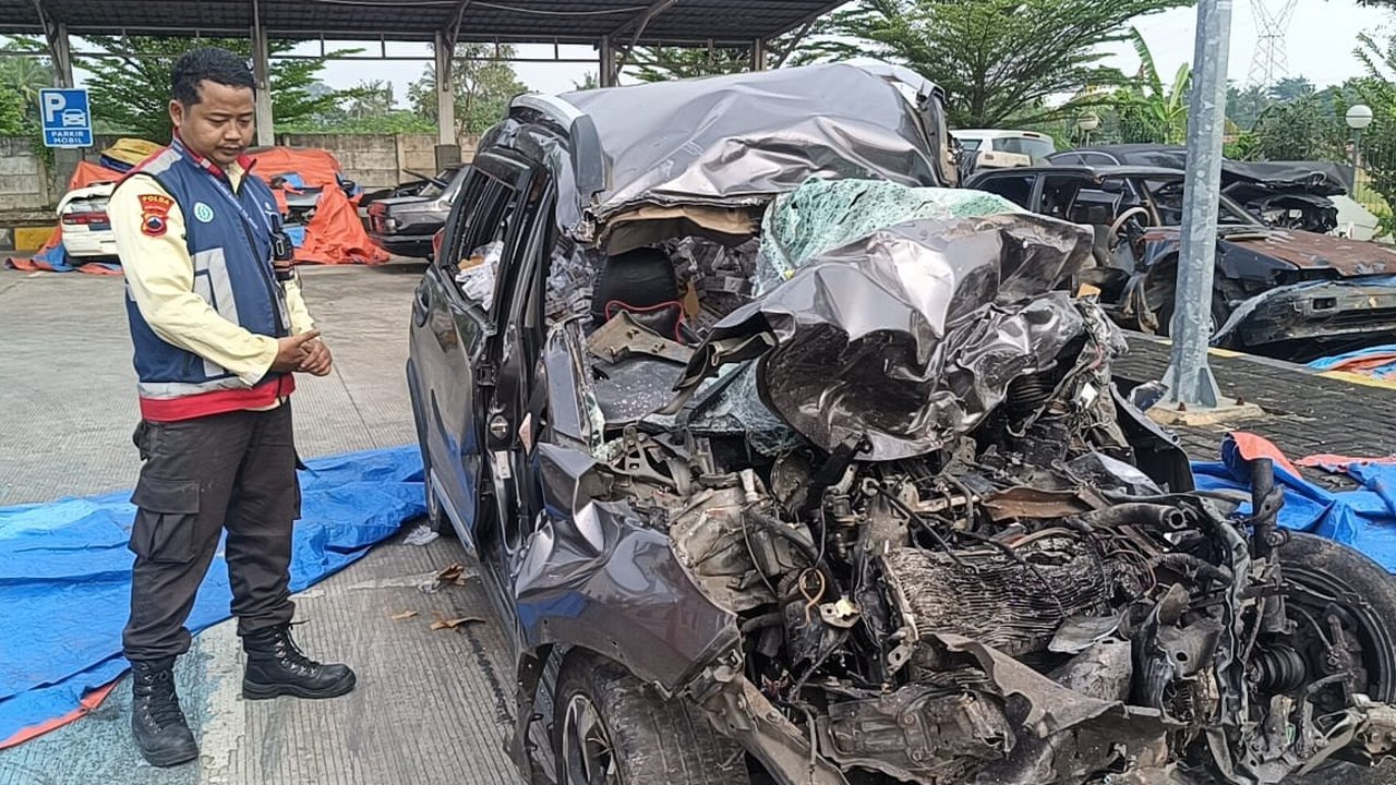 Mobil BRV Lawan Arah Tabrak Bus Rombongan Suporter Persebaya
