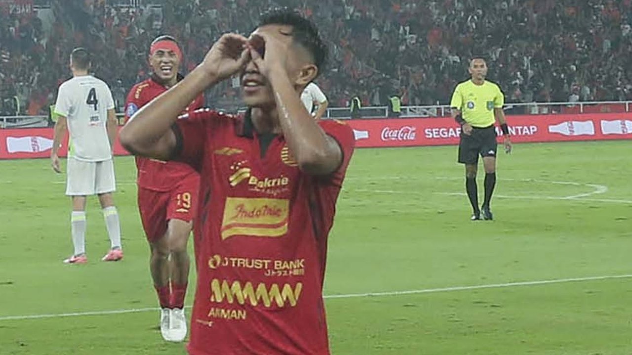 Pertandingan antara Persija dengan Persebaya pada Liga 1 2024/2025 di Stadion Utama Gelora Bung Karno, Jakarta, Sabtu (12/4/2025)