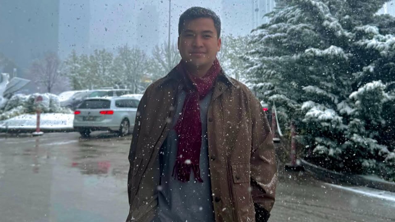 Dampingi Presiden ke Turki, Begini Penampilan Kece Agung Surahman Aspri Prabowo jadi Perbincangan