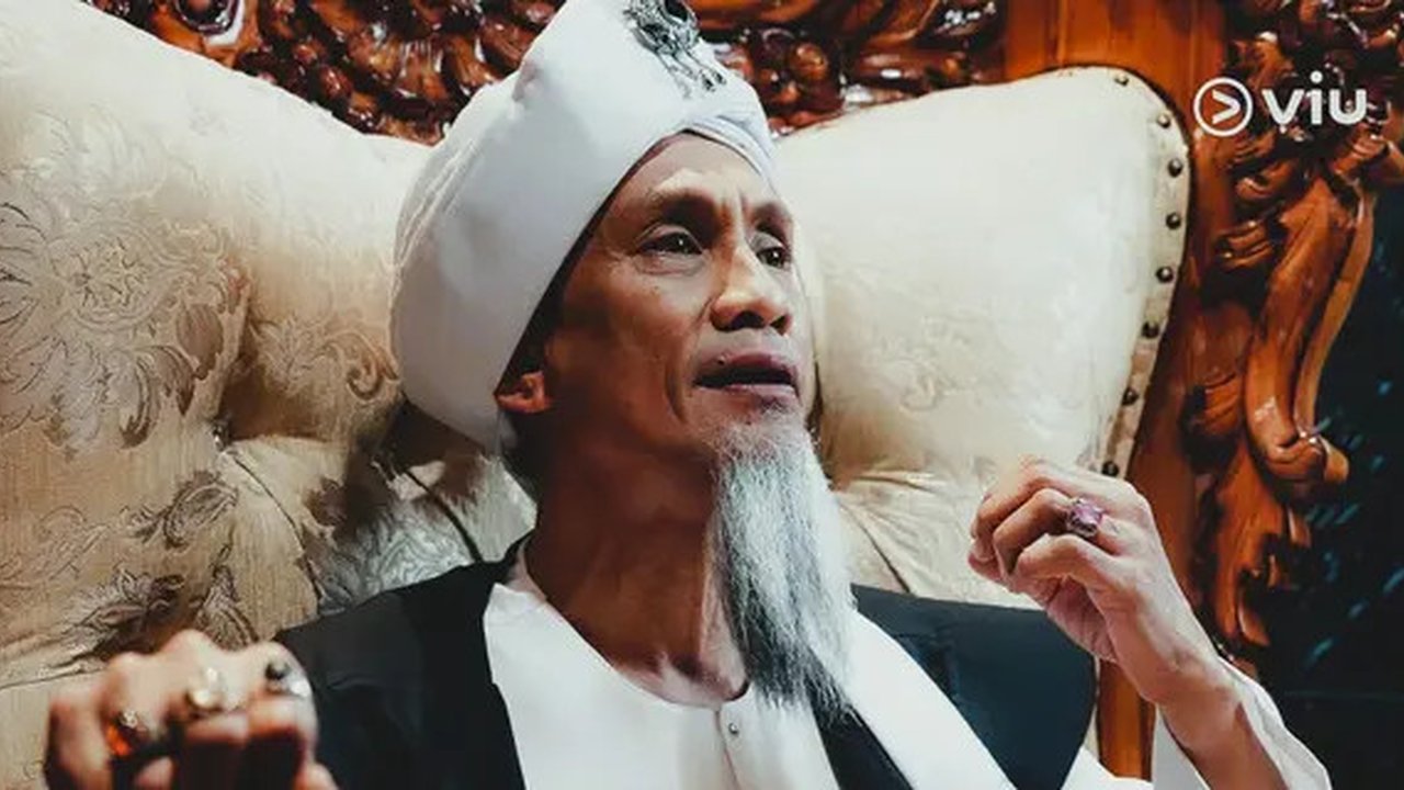 Potret Faizal Hussein Pemeran Walid di Serial Bidaah (Sumber: Instagram/ faizalhusseinofficial dan viu.com)