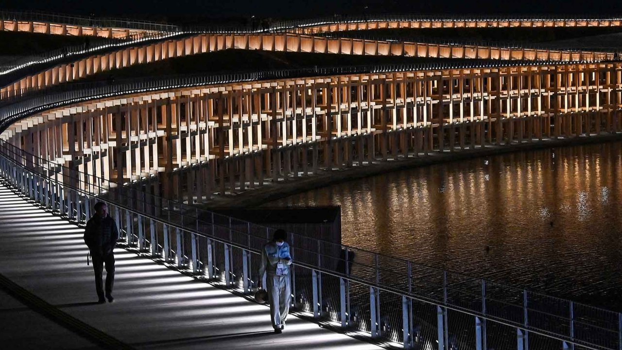 Bangunan Grand Ring yang terbuat dari kayu di Osaka, Jepang  (09/04/2025)