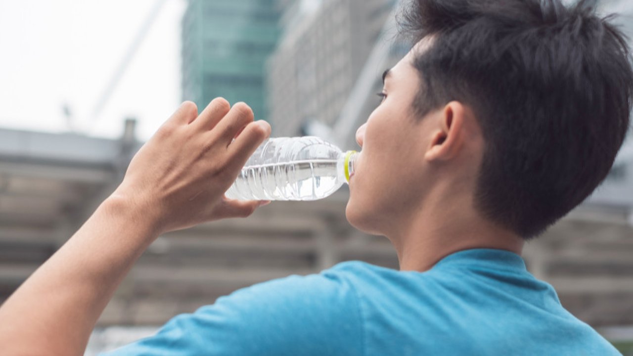 Jangan Salah, Ini Beda dan Manfaat Air Mineral dengan Demineral