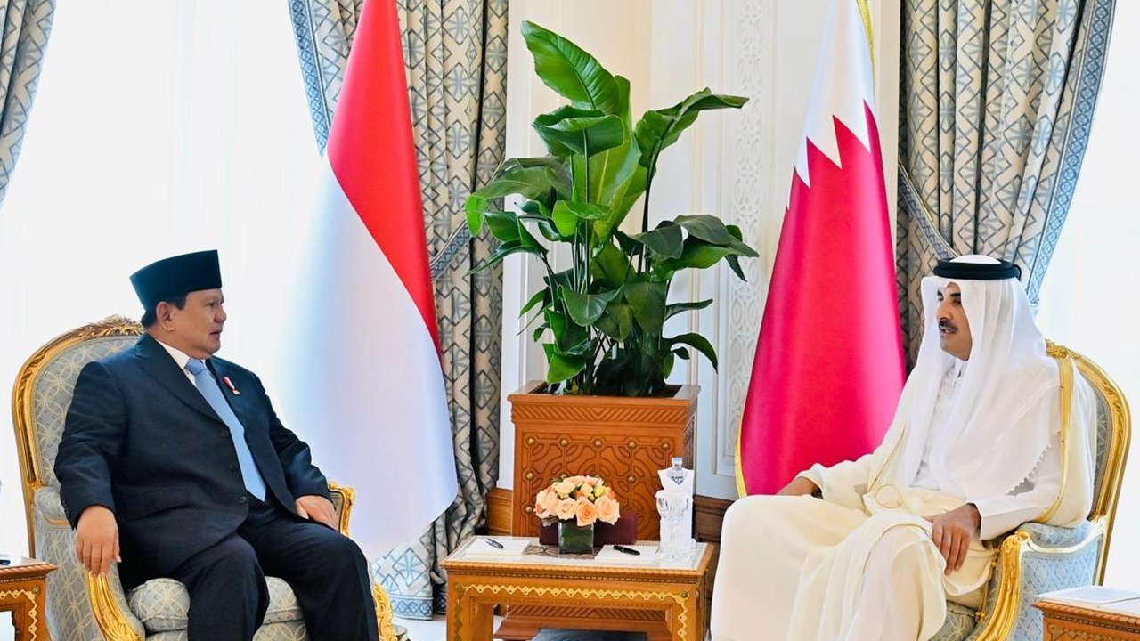 Prabowo Disambut Hangat Emir Qatar di Istana Amiri Diwan
